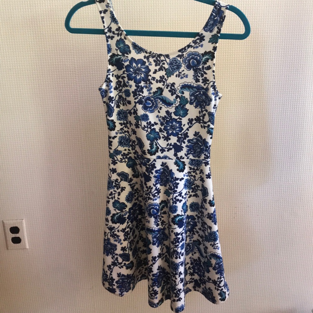 H&M scoop neck floral mini dress